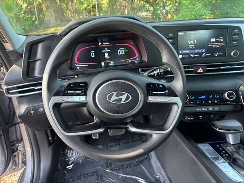 Used 2026 Hyundai Elantra Hybrid FWD image 26