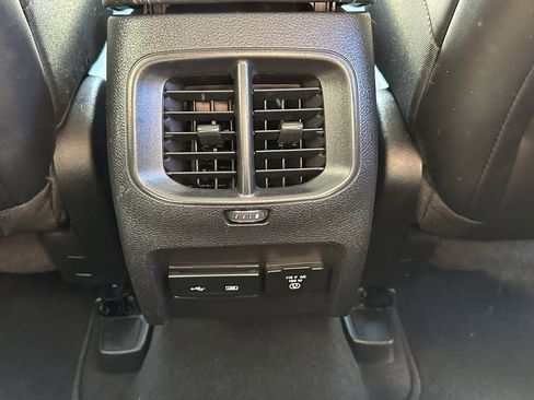 Used 2020 Jeep Cherokee Limited image 18