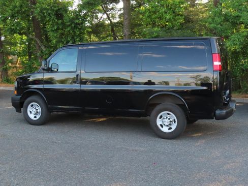 Used 2020 Chevrolet Express 2500 w/ Driver Convenience Package RWD image 3
