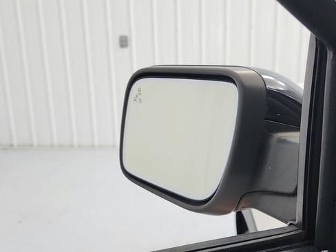 Used 2017 Ford Explorer XLT w/ Equipment Group 202A FWD image 20