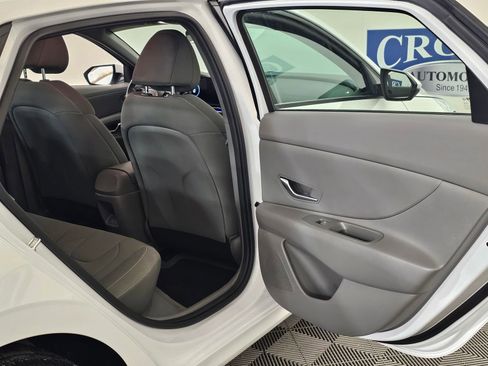 Used 2024 Hyundai Elantra SEL image 33