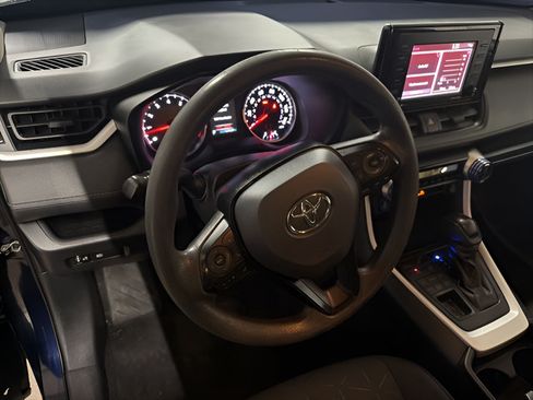 Used 2021 Toyota RAV4 XLE AWD/4WD image 18
