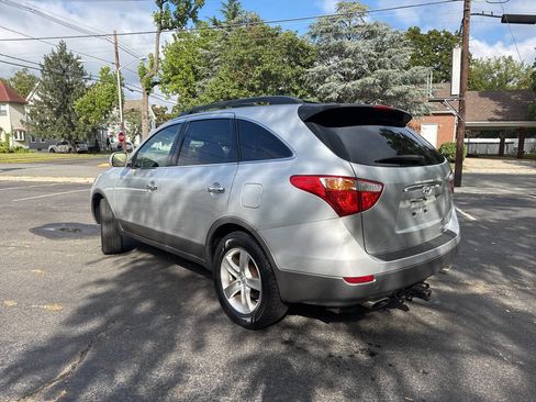 Used 2011 Hyundai Veracruz Limited w/ Navigation Pkg 3 image 2