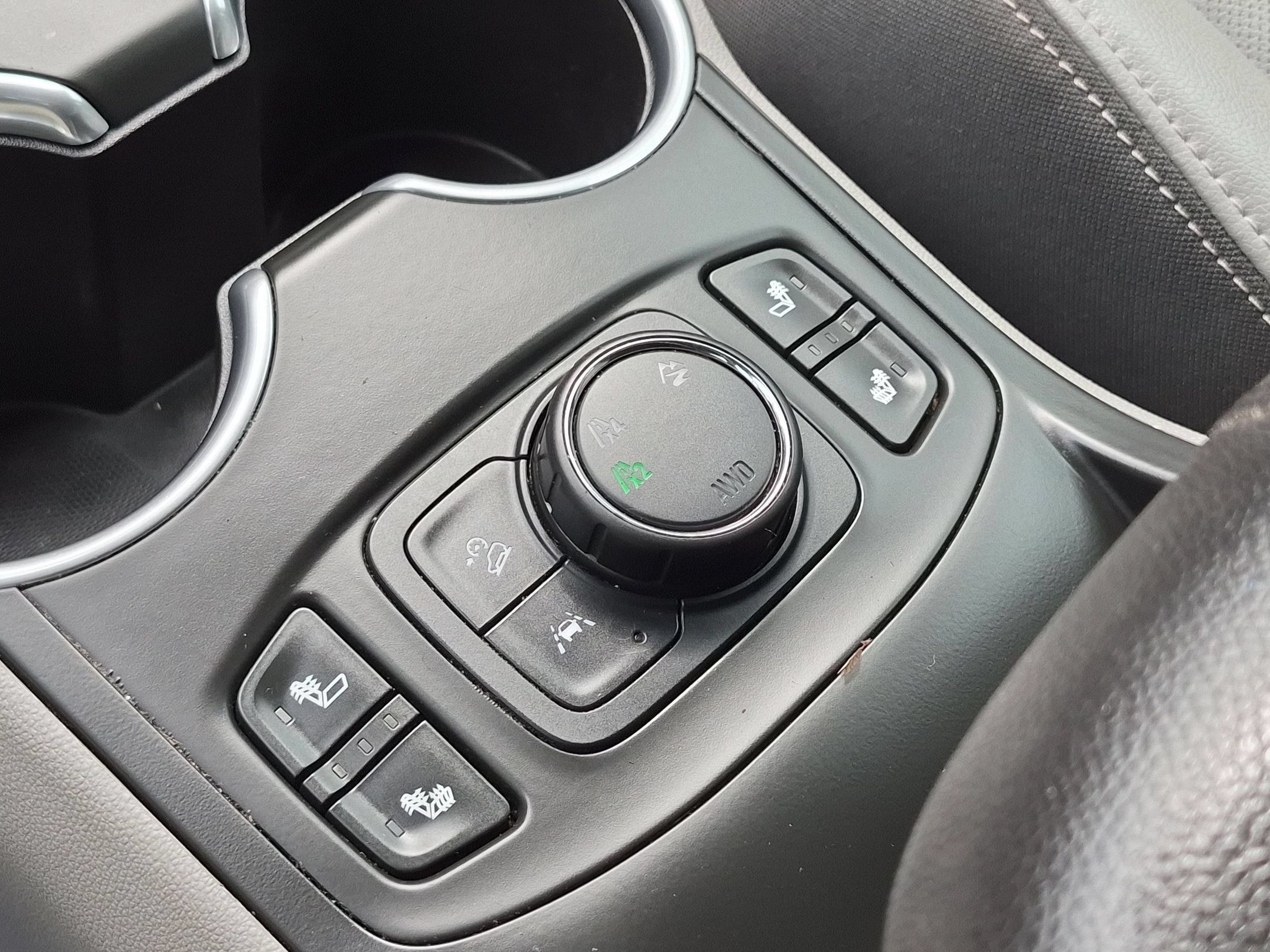 Used 2022 GMC Terrain SLT w/ Infotainment Package II AWD/4WD image 29
