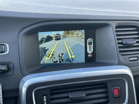 Used 2017 Volvo V60 T5 Cross Country w/ Convenience Package image 31