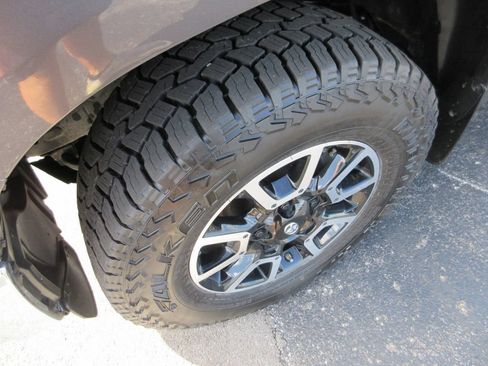 Used 2018 Toyota Tundra Limited AWD/4WD image 15