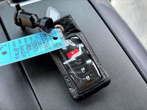 Used 2021 Toyota Highlander XLE AWD/4WD image 14