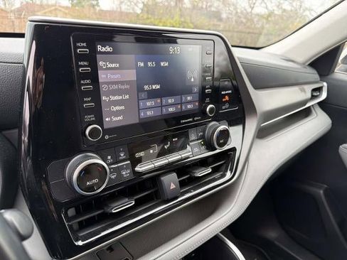 Used 2021 Toyota Highlander L image 35