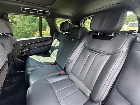 Used 2025 Land Rover Range Rover SV AWD/4WD image 11