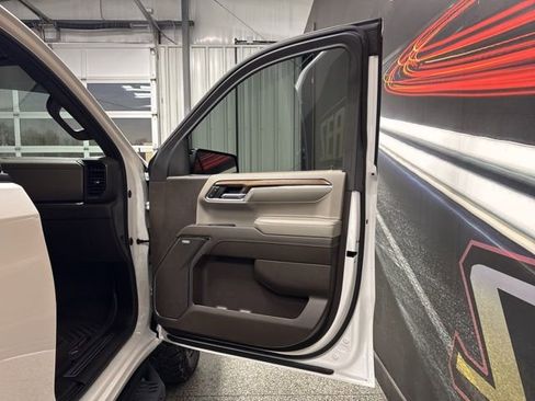 Used 2022 Chevrolet Silverado 1500 LT Trail Boss w/ LT Trail Boss Premium Package image 31