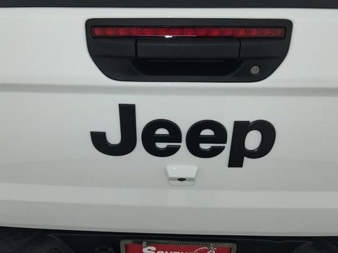 Used 2024 Jeep Gladiator Sport image 22