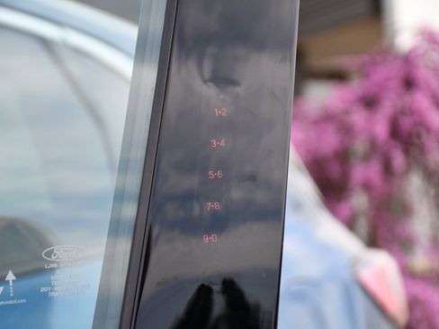 Used 2020 Ford Escape SE image 40