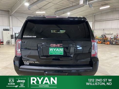 Used 2017 GMC Yukon XL SLT image 8