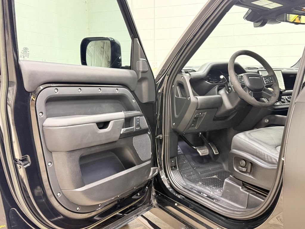 Used 2023 Land Rover Defender 110 V8 AWD/4WD image 22
