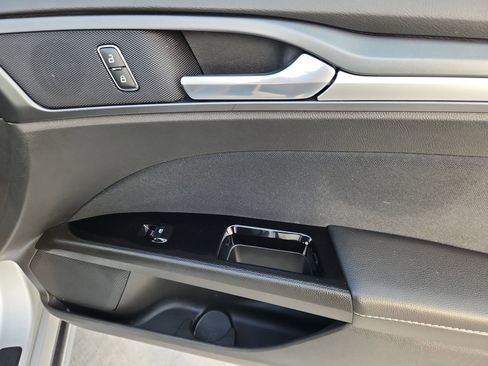 Used 2014 Ford Fusion SE image 16