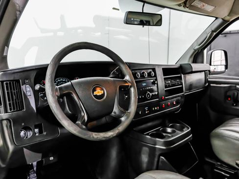 Used 2014 Chevrolet Express 2500 RWD image 22