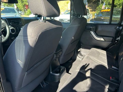 Used 2015 Jeep Wrangler Unlimited Rubicon w/ Connectivity Group image 14