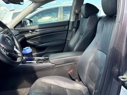 Used 2018 Honda Accord Touring image 6