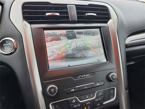 Used 2020 Ford Fusion SE image 29