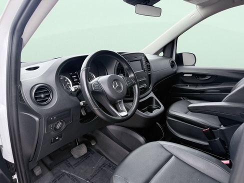 Used 2018 Mercedes-Benz Metris Passenger image 27
