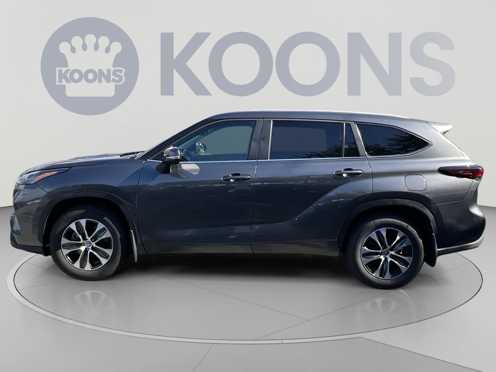 Used 2025 Toyota Highlander XLE AWD/4WD image 2