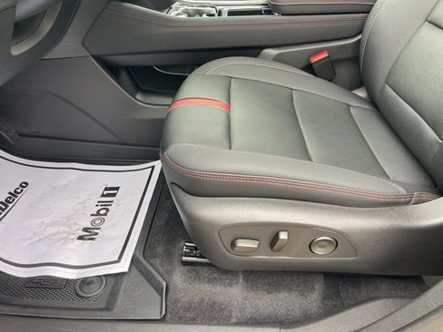 Certified 2025 Chevrolet Traverse RS w/ LPO, Floor Liner Package image 4