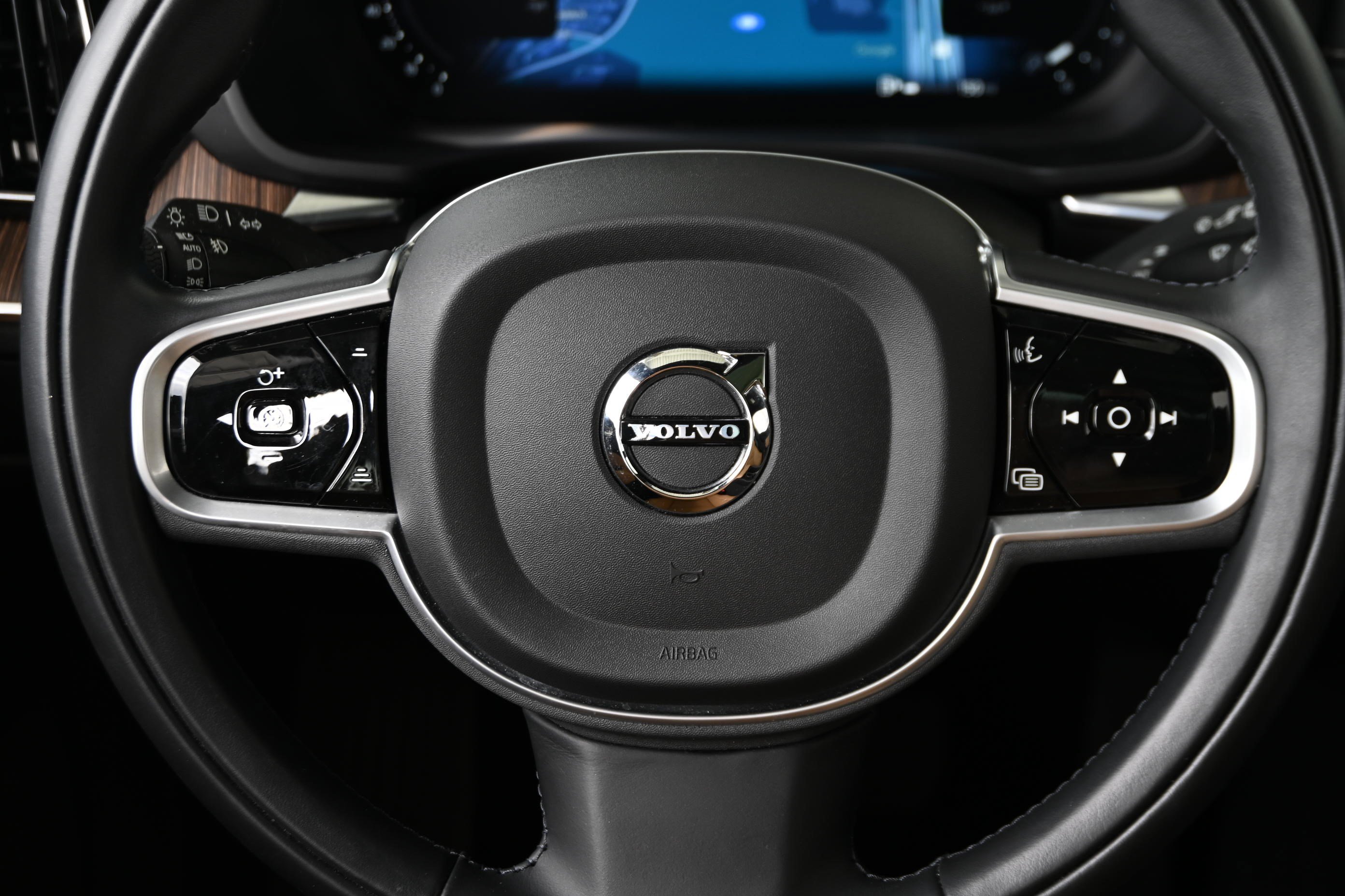 Used 2022 Volvo XC60 B5 Inscription w/ Advanced Package FWD image 30