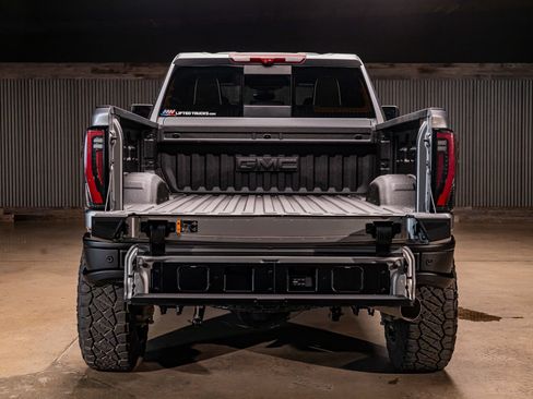 Used 2026 GMC Sierra 2500 AT4X w/ AT4X AEV Edition AWD/4WD image 9