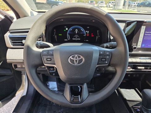 Used 2025 Toyota Camry LE image 25