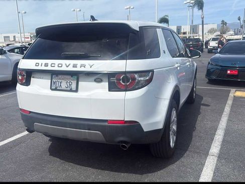 Used 2016 Land Rover Discovery Sport SE image 2