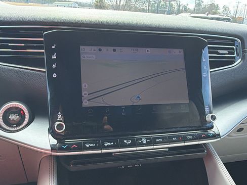 Used 2025 Jeep Wagoneer 4WD w/ Premium Group I image 34