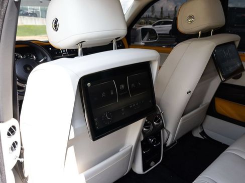 Certified 2022 Rolls-Royce Cullinan Black Badge w/ Dark Exterior Package AWD/4WD image 59