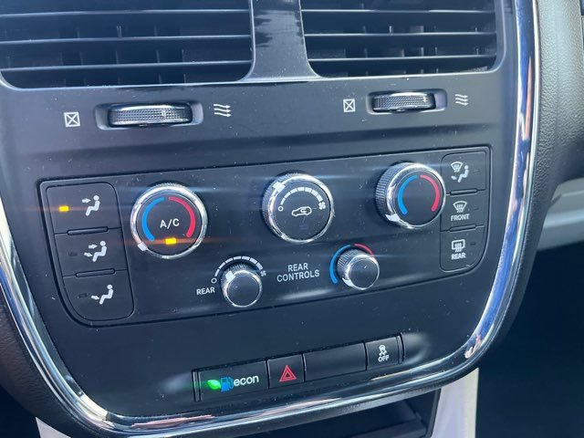 Used 2017 Dodge Grand Caravan SXT FWD image 14