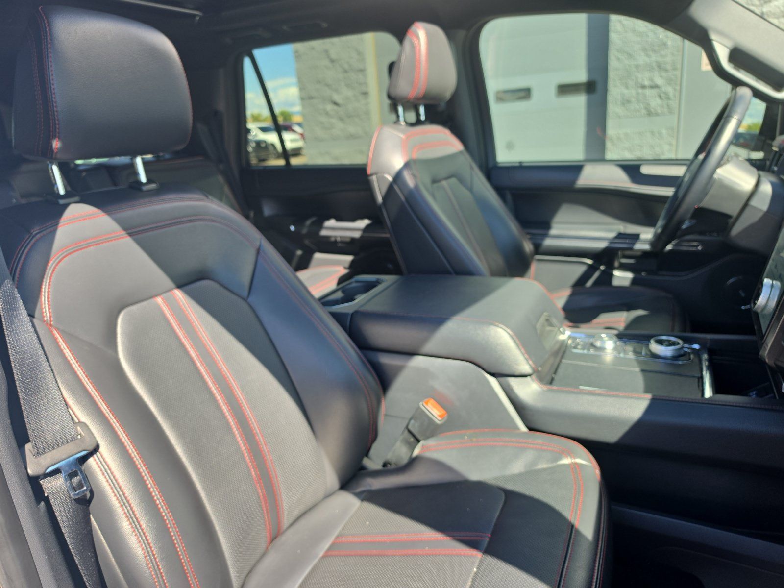 Used 2024 Ford Expedition Limited AWD/4WD image 31
