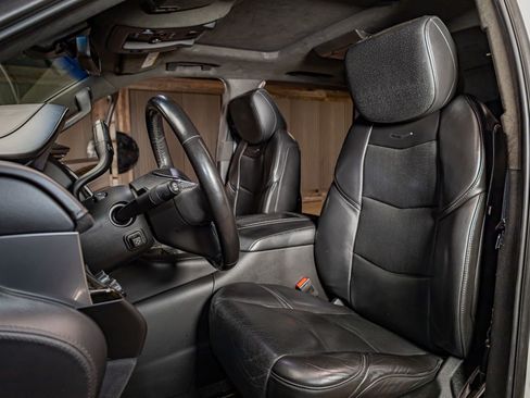 Used 2019 Cadillac Escalade Platinum image 16