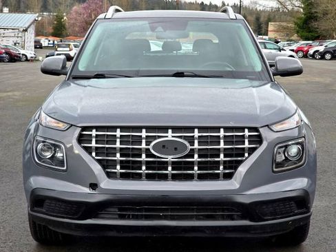 Used 2022 Hyundai Venue SEL image 2
