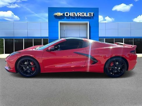 Used 2021 Chevrolet Corvette Stingray Coupe w/ Z51 Performance Package image 6