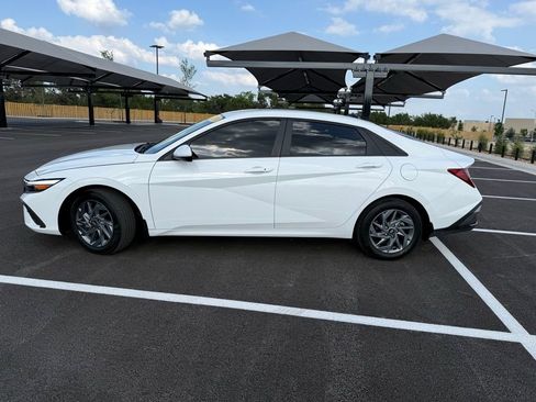 Certified 2024 Hyundai Elantra SEL image 8