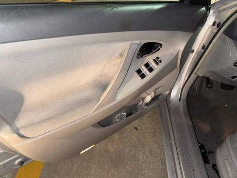 Used 2011 Toyota Camry LE image 17