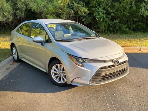 Used 2023 Toyota Corolla LE w/ LE Convenience Package FWD image 1