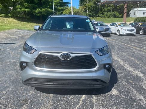 Used 2023 Toyota Highlander LE image 5