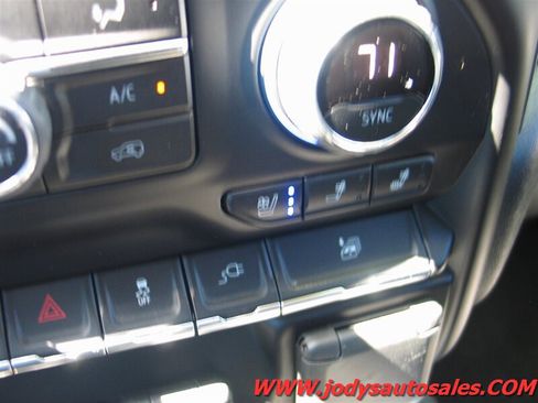 Used 2022 Chevrolet Silverado 2500 LTZ w/ LTZ Premium Package AWD/4WD image 24