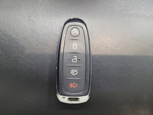 Used 2017 Ford Escape Titanium image 32