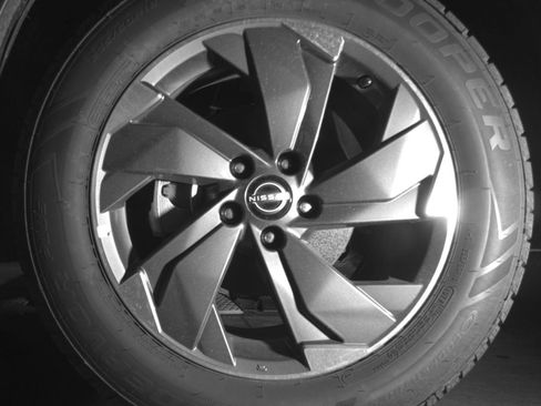 Used 2025 Nissan Rogue SV FWD image 14