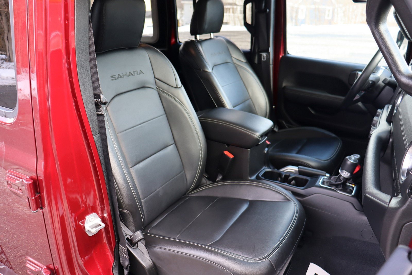 Used 2022 Jeep Wrangler Unlimited Sahara w/ Cold Weather Group AWD/4WD image 17
