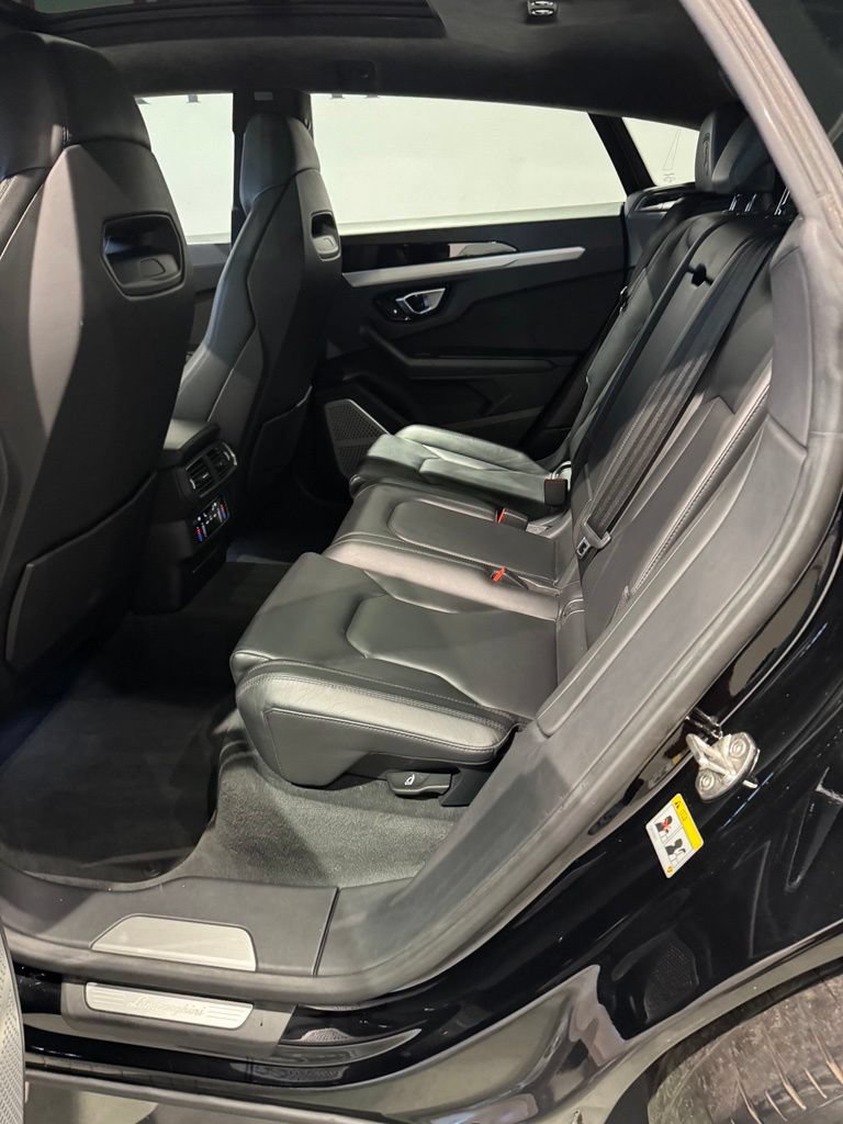 Used 2020 Lamborghini Urus AWD/4WD image 28
