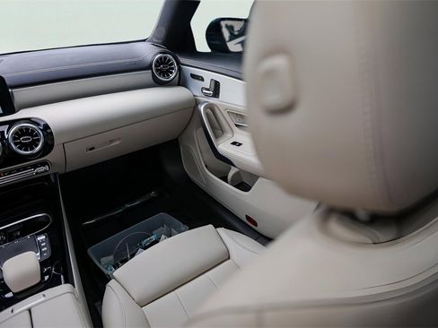 Used 2022 Mercedes-Benz CLA 250 image 32