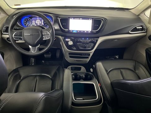 Used 2023 Chrysler Pacifica Touring-L image 69