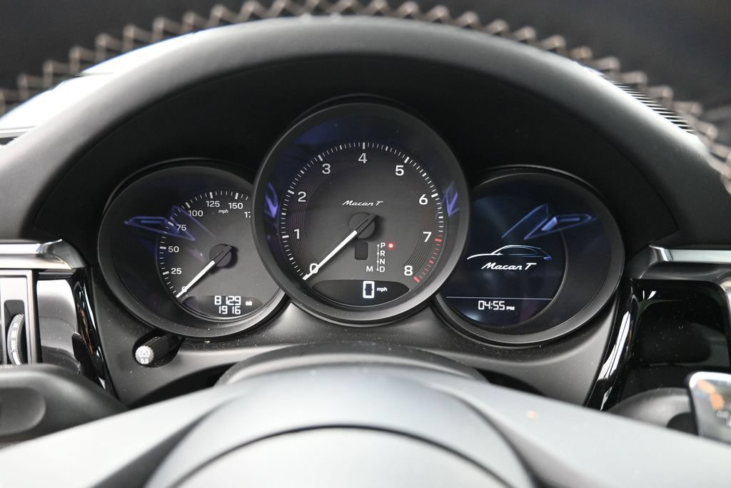 Used 2025 Porsche Macan AWD/4WD image 19