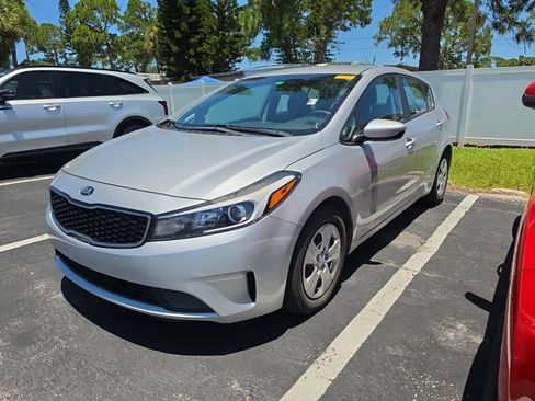 Used 2017 Kia Forte LX FWD image 7